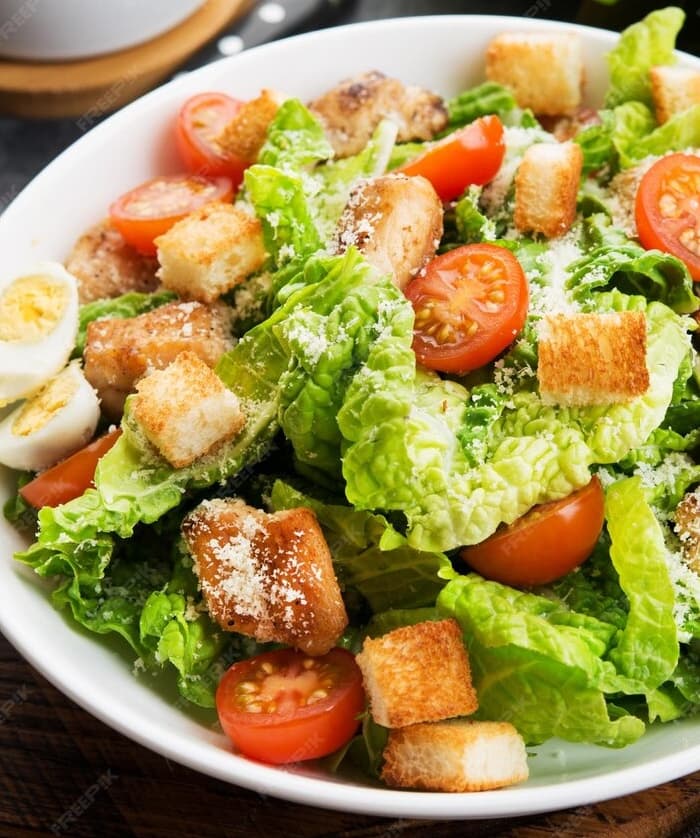 Salada César com frango Coimbra Familia